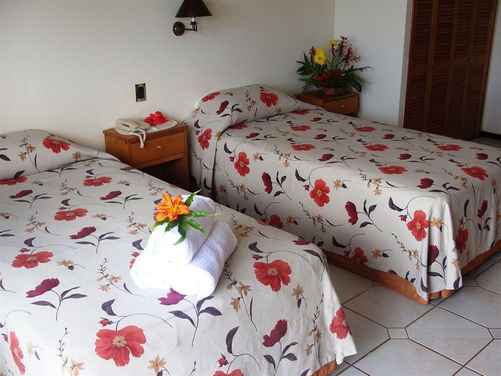 Iorana Isla De Pascua Hotel Hanga Roa Exterior photo