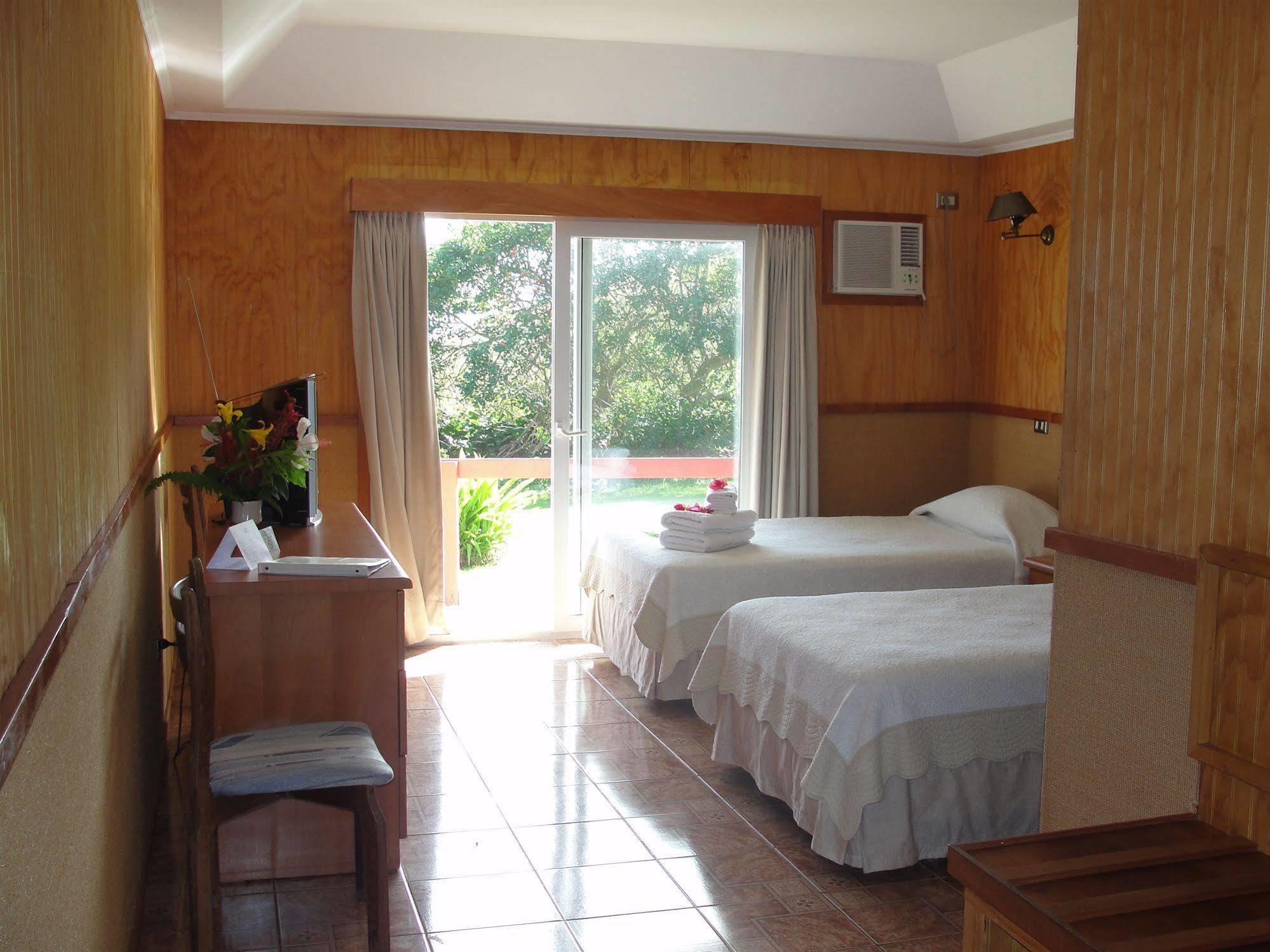 Iorana Isla De Pascua Hotel Hanga Roa Exterior photo